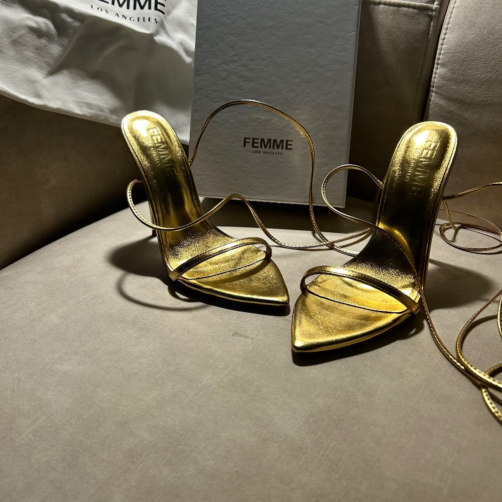 Heels - Picture 4 of 4